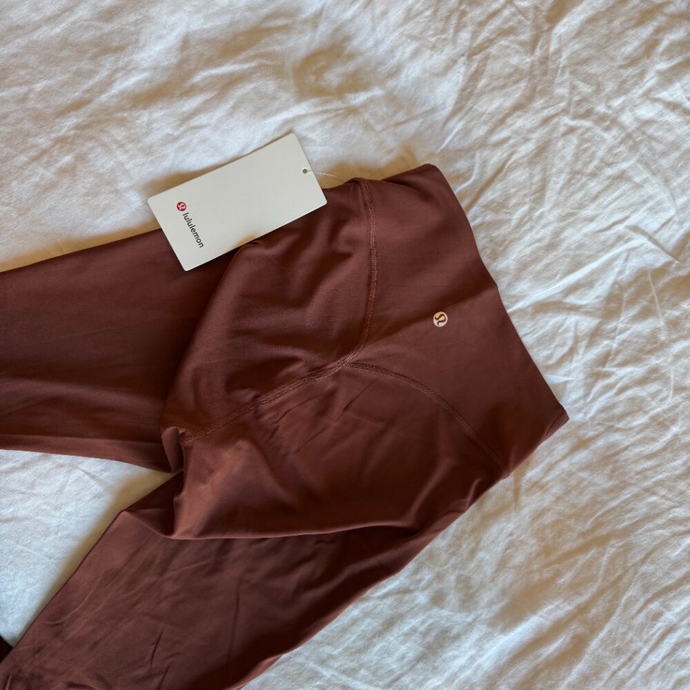 Lululemon Breezethrough High-Rise Tight 25" - Size 6 - Picture 3 of 4